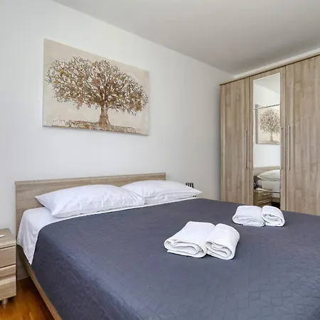 Rocky With Heated Pool & Free Bikes Villa Zaton (Zadar)