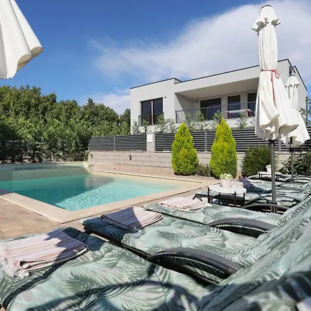 Rocky With Heated Pool & Free Bikes * זאטון