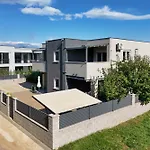 וילה Rocky With Heated Pool & Free Bikes זאטון