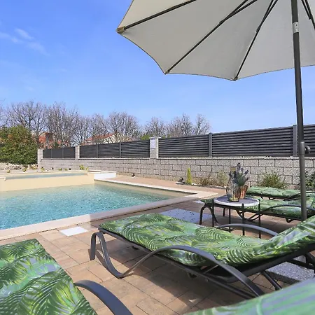 Rocky With Heated Pool & Free Bikes Villa Zaton (Zadar)