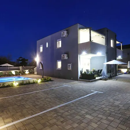 Rocky With Heated Pool & Free Bikes * Zaton (Zadar)