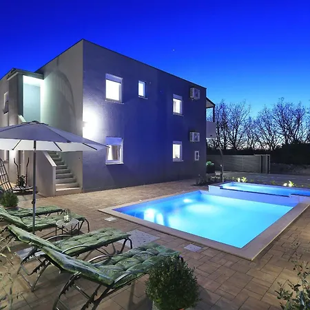 Rocky With Heated Pool & Free Bikes * Zaton (Zadar)