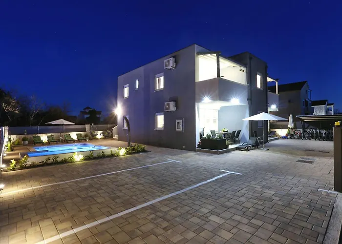 Rocky With Heated Pool & Free Bikes * ザトン