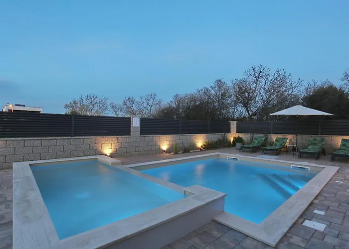 Rocky With Heated Pool & Free Bikes * ザトン