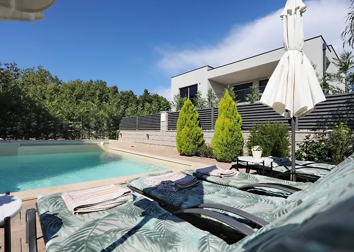 Rocky With Heated Pool & Free Bikes *