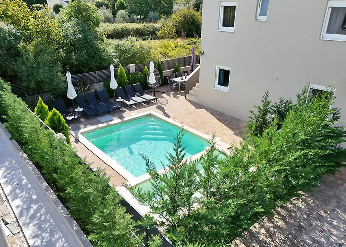 Rocky With Heated Pool & Free Bikes Вилла Затон